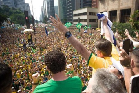"Fotografia para o mundo", diz Bolsonaro sobre ato que reuniu 750 mil pessoas